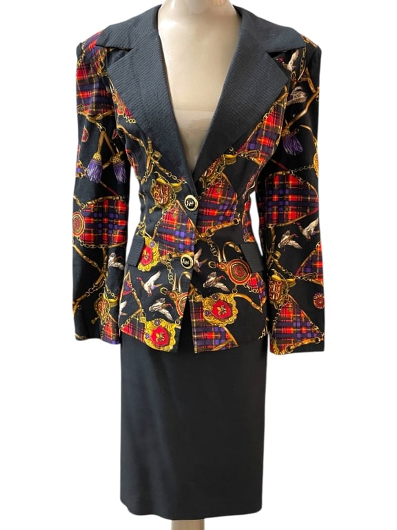 BAROQUE-INSPIRED BLAZER AND SKIRT SUIT: BAROQUE-INSPIRED BLAZER AND SKIRT SUIT WITH EQUESTRIAN MOTIFS -VERY GOOD PRE OWNED CONDITION -BLAZER SIZE 14, SKIRT 100% SILK SIZE 18 -STRIKING TWO-PIECE SUIT FEATURING A TAILORED BLAZER WITH BOLD BLA