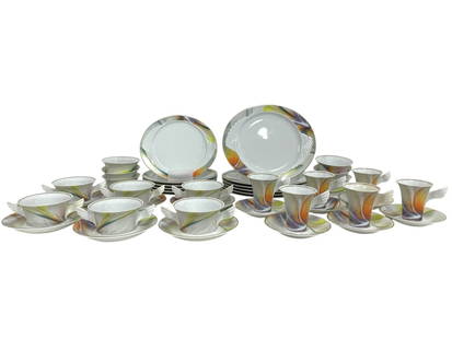 MYTHOS BY ROSENTHAL CHINA SET: MYTHOS BY ROSENTHAL CHINA SET -VERY GOOD PRE-OWNED CONDITION -TWO (2) SERVING DISHES, APPROX 15" -ONE (1) OVAL VEGETABLE BOWL, APPROX 14" -SIX (6) DINNER PLATES, APPROX 12" -SIX (6) SALAD PLATES, APPR