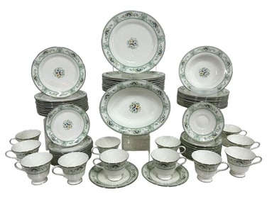 WEDGWOOD AGINCOURT GREEN R4471 CHINA SET