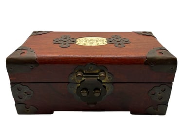 VINTAGE CHINESE JEWELRY BOX WITH JADE PENDANT