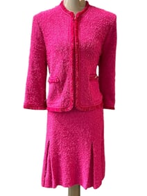 ST. JOHN COLLECTION FUCHSIA BOUCLE KNIT SKIRT SUIT