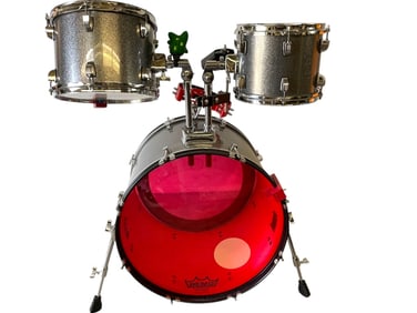 3 PIECE LUDWIG BACKBEAT DRUM SET TOMS & BASS
