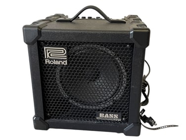 ROLAND BASS AMPLIFIER