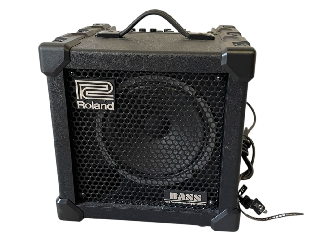 ROLAND BASS AMPLIFIER (1 of 5)