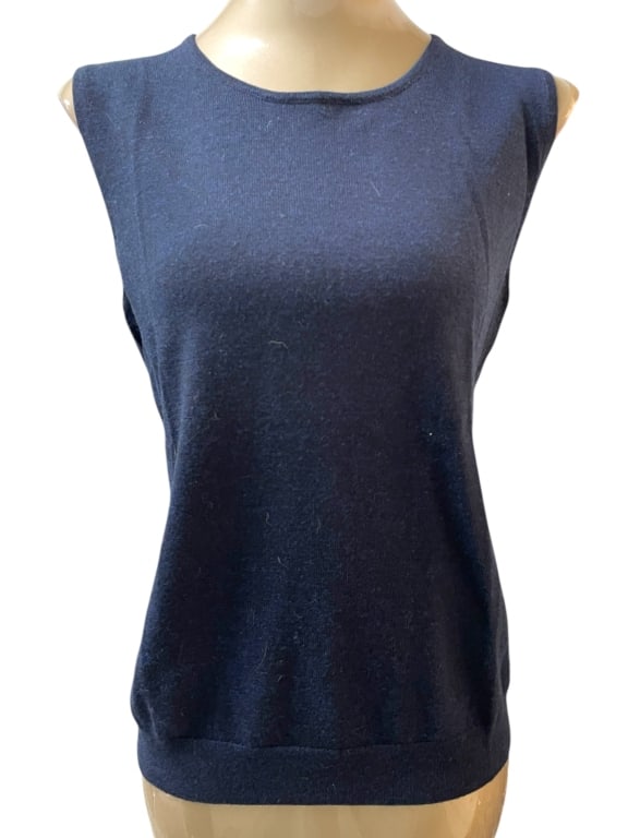 "346" BROOKS BROTHERS NAVY BLUE SLEEVELESS TOP: "346" BROOKS BROTHERS NAVY BLUE SLEEVELESS TOP -VERY GOOD PRE OWNED CONDITION -SIZE XL -THIS VERSATILE PIECE CAN BE WORN ALONE OR LAYERED UNDER BLAZERS AND CARDIGANS FOR A POLISHED LOOK. A WARDROBE ES