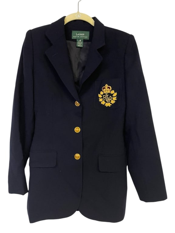 LAUREN RALPH LAUREN NAVY CRESTED BLAZER: LAUREN RALPH LAUREN NAVY CRESTED BLAZER -VERY GOOD PRE OWNED CONDITION -RECENTLY DRY CLEANED -SIZE 6 -CLASSIC NAVY BLUE BLAZER FEATURING A REGAL GOLD-EMBROIDERED CREST PATCH ON THE CHEST POCKET, GOLD 