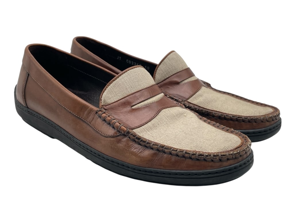 BRAGANO MEN'S TWO-TONE LEATHER & CANVAS LOAFERS: BRAGANO MEN'S TWO-TONE LEATHER & CANVAS LOAFERS -VERY GOOD PRE OWNED CONDITION -SIZE 10 -CLASSIC PENNY LOAFER STYLE WITH BROWN LEATHER SIDES AND TRIM, CONTRASTING NATURAL LINEN CANVAS UPPERS, AND MOCC