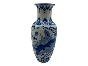 VINTAGE CHINESE BLUE-AND-WHITE PORELAIN VASE 12.5"