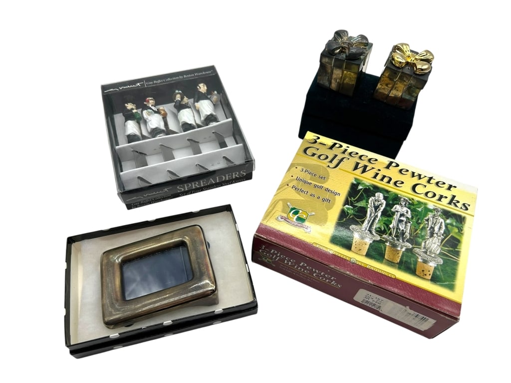 FUN GIMMICK KITCHEN UTENSILS (1 of 2)