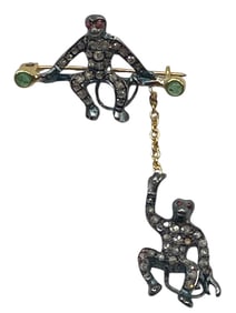 9K GOLD AND STERLING BROOCH W/ TWO MONKEYS 3.80G