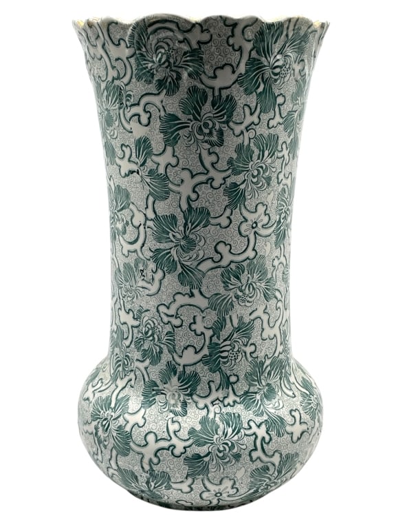 LARGE CHINESE PORCELAIN GREEN FLOOR VASE 21.5": LARGE CHINESE PORCELAIN GREEN FLOOR VASE 21.5"_x005F -VERY GOOD PRE OWNED CONDITION_x005F -APPROX 21.5" X 11"_x005F -LARGE CHINESE PORCELAIN VASE DECORATED WITH INTRICATE GREEN FLORAL AND SCROLL PATTE