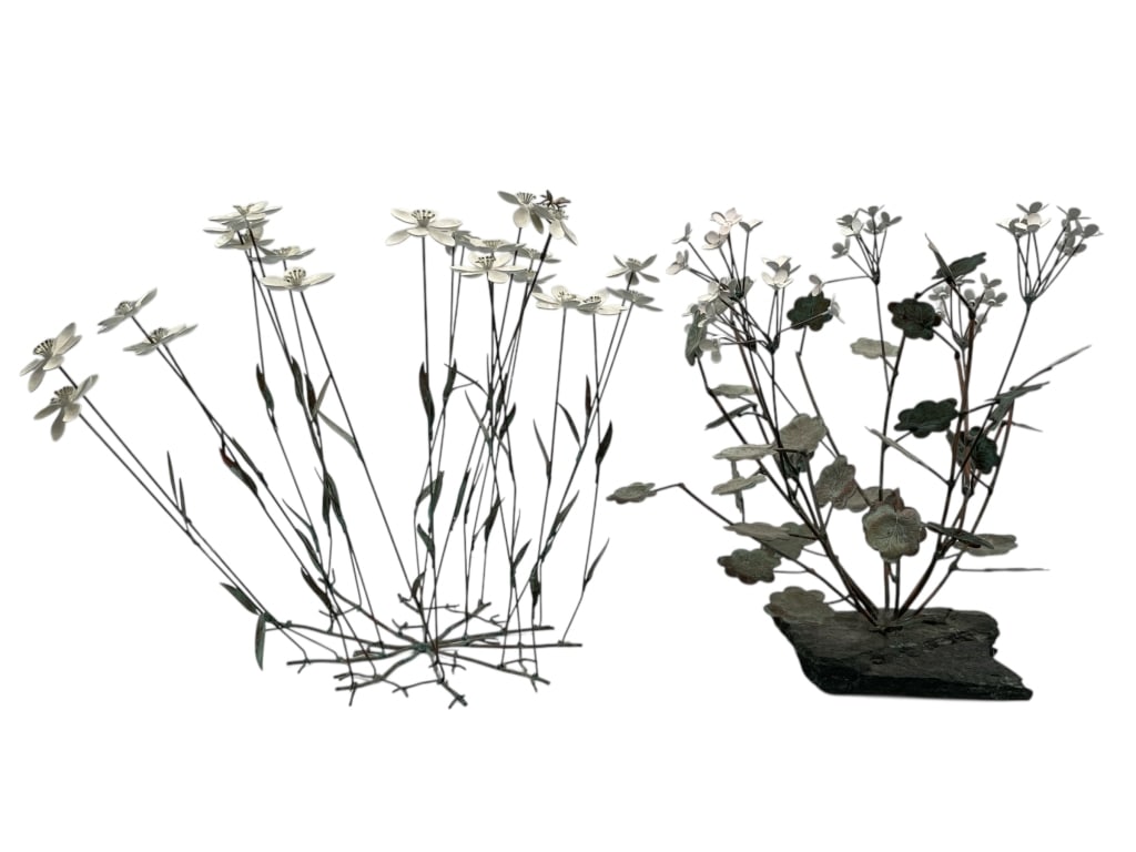 PAIR OF VINTAGE METAL BOTANICAL SCULPTURES: PAIR OF VINTAGE METAL BOTANICAL SCULPTURES _x005F -VERY GOOD PRE OWNED CONDITION_x005F -SEE PHOTOS FOR MEASUREMENTS_x005F -PAIR OF VINTAGE METAL BOTANICAL SCULPTURES FEATURING DELICATE FLOWERS AND LEA