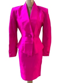 WOMEN'S TWO-PIECE SUIT IN BOLD HOT PINK