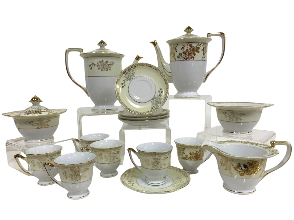 HOTTA YU SHOTEN ELIZABETHEAN STYLE TEA SET: HOTTA YU SHOTEN ELIZABETHEAN STYLE TEA SET -VERY GOOD PRE-OWNED CONDITION -SIX (6) TEA CUPS, APPROX 3" -FIVE (5) TEA CUP SAUCERS, APPROX 4.5" -TWO (2) TEA POTS, APPROX 6.5" -TWO (2) SUGAR JARS, APPROX
