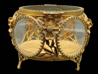 ORNATE GILT METAL AND GLASS JEWELRY CASKET: ORNATE GILT METAL AND GLASS JEWELRY CASKET -VERY GOOD PRE OWNED CONDITION -APPROX 4" X 5" -ANTIQUE ORNATE GILT METAL AND GLASS JEWELRY CASKET FEATURING FLORAL APPLIQUÉS AND DECORATIVE SCROLLED FEET.