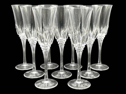 SET OF 9 GLASS CHAMPAGNE FLUTES: SET OF 9 GLASS CHAMPAGNE FLUTES -VERY GOOD PRE OWNED CONDITION -SET OF 9 -APPROX 8.5" X 2.5" -ELEGANT AND TIMELESS, THIS MATCHING SET FEATURES 9 CLEAR GLASS CHAMPAGNE FLUTES WITH A BEAUTIFUL FLUTED BO