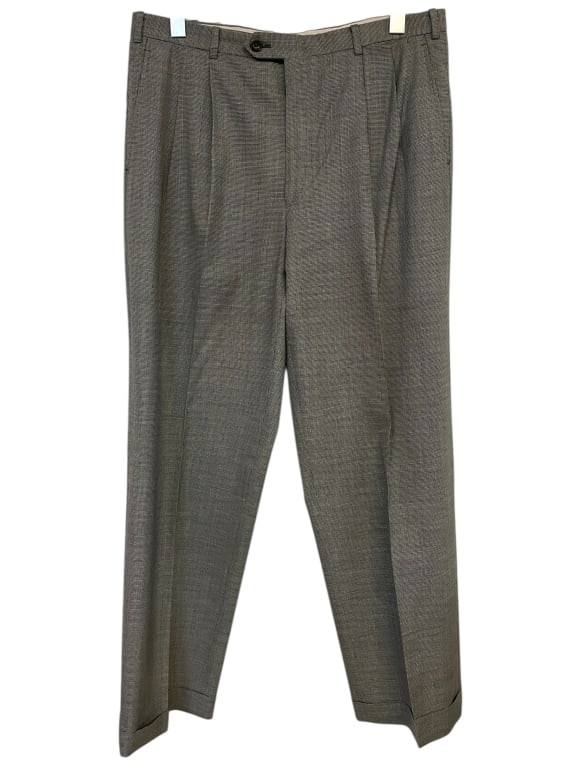 BERGDORF GOODMAN BRIONI SPORT MENS DRESS SLACKS: BERGDORF GOODMAN BRIONI SPORT MENS DRESS SLACKS -VERY GOOD PRE OWNED CONDITION -SIZE 36 -CLASSIC FLAT-FRONT DESIGN WITH BELT LOOPS, ZIP FLY, AND BUTTON CLOSURE. FEATURES A SUBTLE TEXTURED WEAVE FOR A
