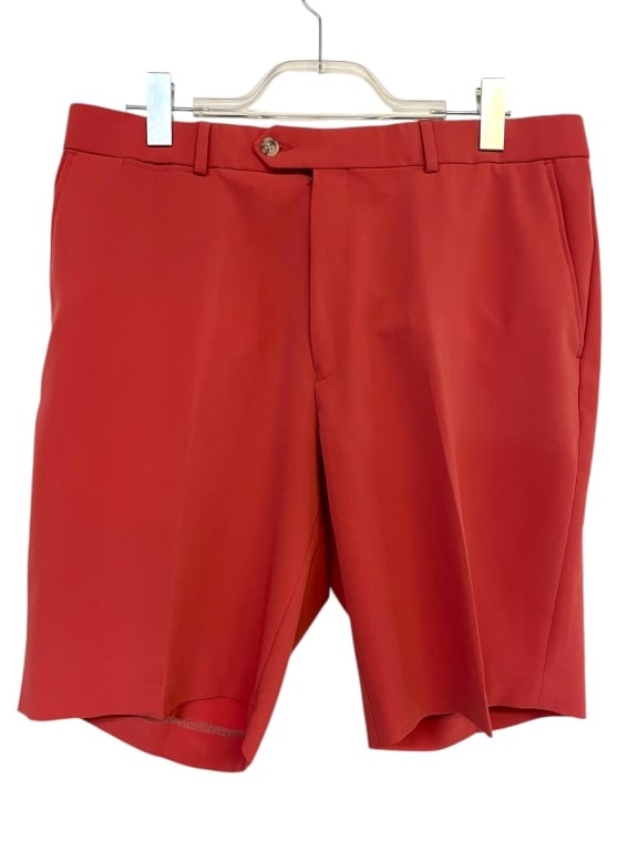 MAUS & HOFFMAN MEN'S RED PERFORMANCE GOLF SHORTS: MAUS & HOFFMAN MEN'S RED PERFORMANCE GOLF SHORTS -VERY GOOD PRE OWNED CONDITION -NO TAG INDICATING SIZE -STYLISH AND FUNCTIONAL MEN'S GOLF SHORTS IN A STRIKING RED COLOR. DESIGNED WITH A FLAT FRONT, Z