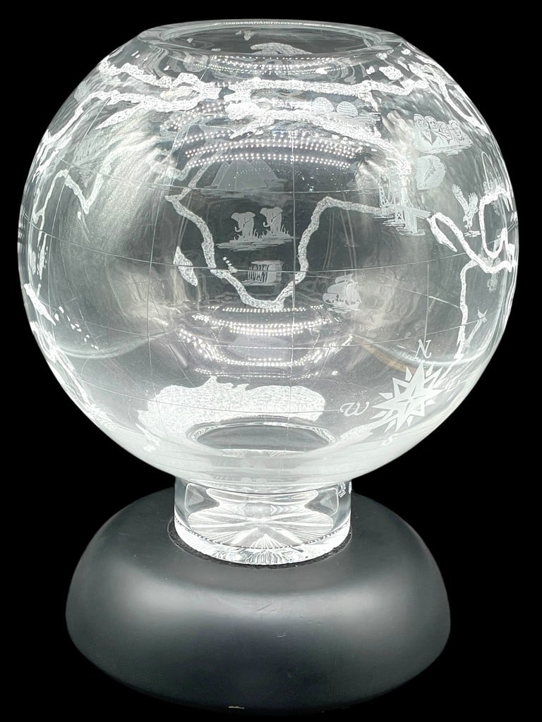 WATERFORD TIMES SQUARE STAR OF HOPE GLOBE 16": LARGE WATERFORD TIMES SQUARE 252/2000 STAR OF HOPE GLOBE SEVEN CONTINENTS CENTERPIECE ON BASE -16" X 10" DIAMETER TOTAL -VERY GOOD PRE OWNED CONDITION -DP12025