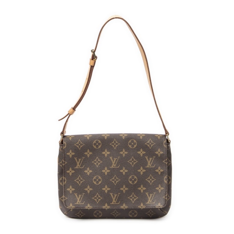 LOUIS VUITTON MUSETTE TANGO IN MONOGRAM CANVAS: LOUIS VUITTON MUSETTE TANGO IN MONOGRAM CANVAS -This Louis Vuitton Musette Tango offers a sleek, flap-front design in Monogram canvas with vachetta leather strap and golden brass hardware. Lightweight