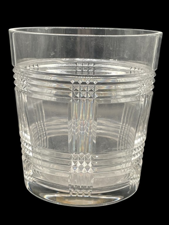 RALPH LAUREN GLEN PLAID CRYSTAL ICE BUCKET 8": RALPH LAUREN GLEN PLAID CRYSTAL ICE BUCKET 8"_x005F -VERY GOOD PRE OWNED CONDITION_x005F -APPROX 7.5" X 8"_x005F -THIS ELEGANT HEAVY CRYSTAL PIECE FEATURES THICK WALLED CONSTRUCTION WITH BRILLIANTLY R
