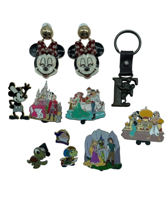 VINTAGE DISNEY COLLECTIBLE PINS INCLUDING EARRINGS (1 of 7)
