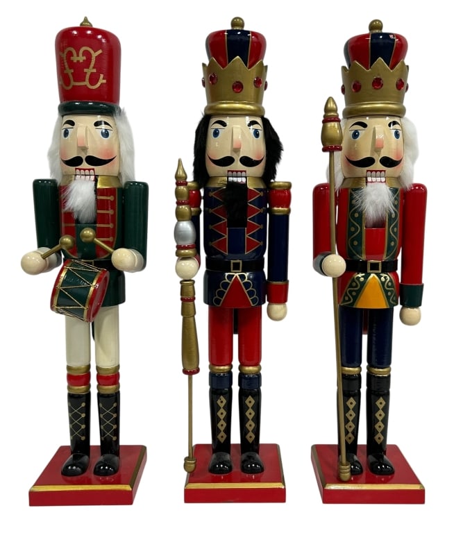 TRIO 24' TRADITIONAL WOODEN NUTCRACKER SOLDIERS (1 of 7)
