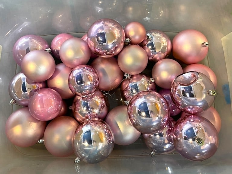 LOT OF 20+ PINK HOLIDAY ORNAMENTS: LOT OF 20+ PINK HOLIDAY ORNAMENTS -VARYING CONDITIONS, SEE PHOTOS -BALLS IN VARIED FINISHES AND SIZES. THIS BEAUTIFUL COLLECTION INCLUDES A MIX OF SHINY MIRRORED, MATTE, AND PEARLESCENT ORNAMENTS IN C