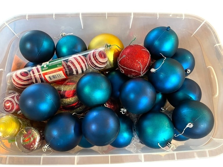 LOT OF 40+ VIBRANT HOLIDAY ORNAMENTS: LOT OF 40+ VIBRANT HOLIDAY ORNAMENTS -VARYING CONDITIONS, SEE PHOTOS -PERFECT FOR BRIGHTENING UP YOUR TREE, HOLIDAY DISPLAYS, OR CRAFT PROJECTS. -JA 080625 By bidding on this item, you have read, unde