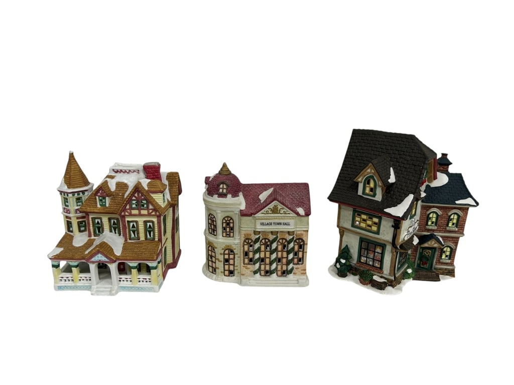 SET OF 3 CHARMING HOLIDAY VILLAGE BUILDINGS (1 of 8)