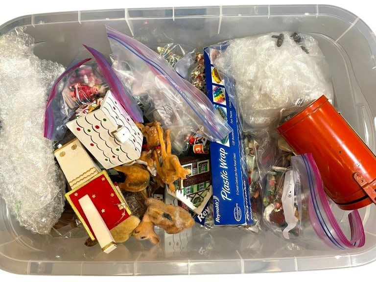 TUB OF MIXED VINTAGE & MODERN CHRISTMAS DECOR (1 of 3)