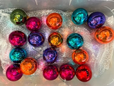 LOT OF GLASS ORNAMENTS IN BOLD MULTICOLOR FINISH