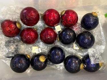 LOT OF PURPLE AND RED GLASS HOLIDAY ORNAMENTS