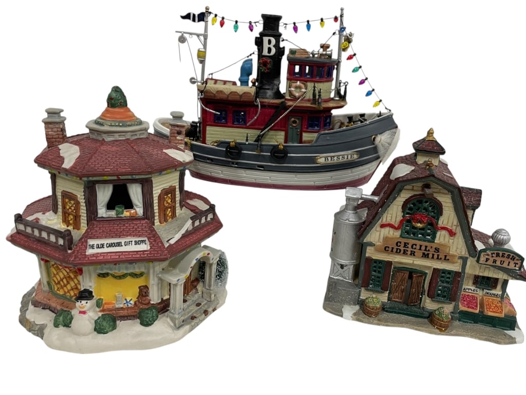 3 LEMAX HOLIDAY VILLAGE COLLECTION BUILDINGS BOAT (1 of 9)