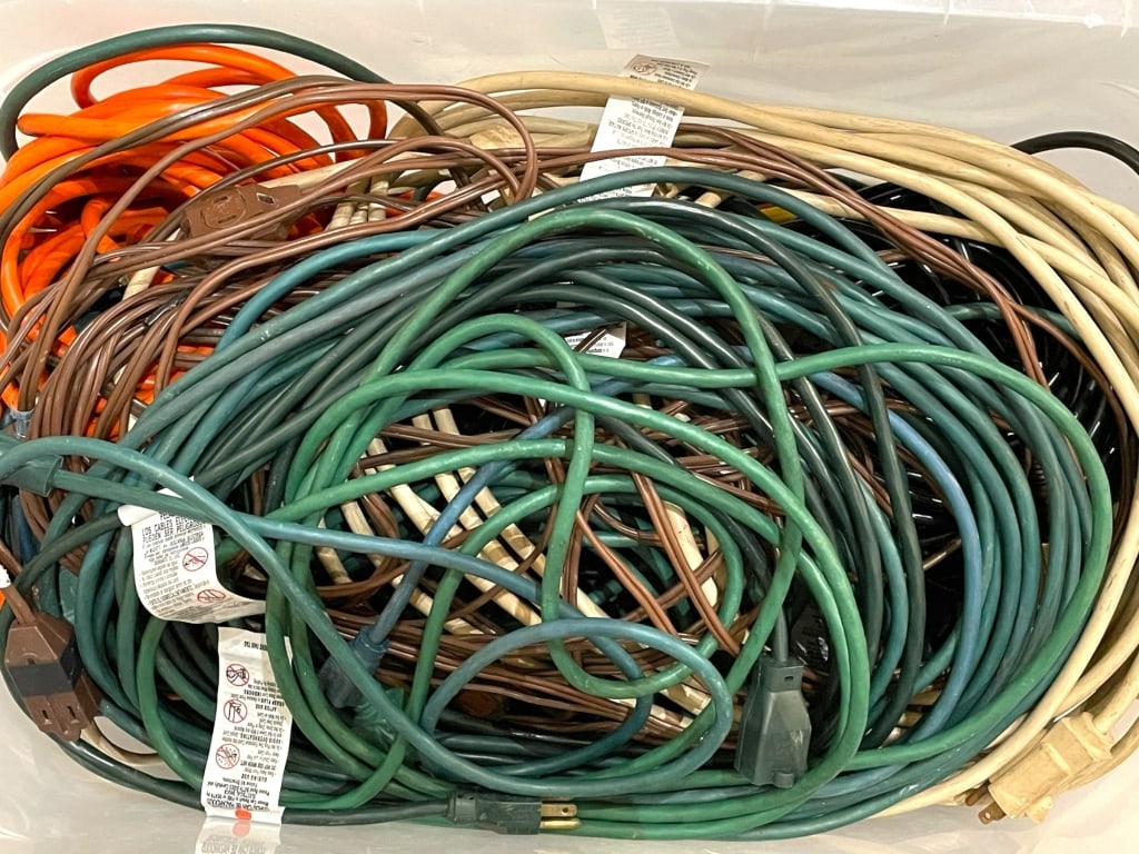 BIN OF MIXED OUTDOOR AND INDOOR EXTENSION CORDS (1 of 3)