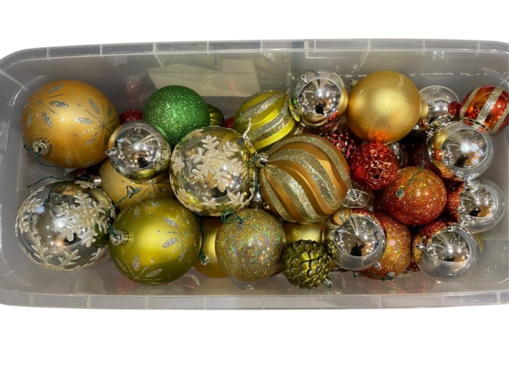 LARGE LOT OF MIXED CHRISTMAS ORNAMENTS: LARGE LOT OF MIXED CHRISTMAS ORNAMENTS IN MULTIPLE SIZES AND FINISHES INCLUDING APPROXIMATELY 60+ LARGE BALL ORNAMENTS RANGING FROM APPROX. 4" TO 5" IN DIAMETER. INCLUDES GLOSSY, GLITTERED, TEXTURED, 