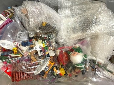 LOT OF ASSORTED HOLIDAY VILLAGE ACCESSORIES