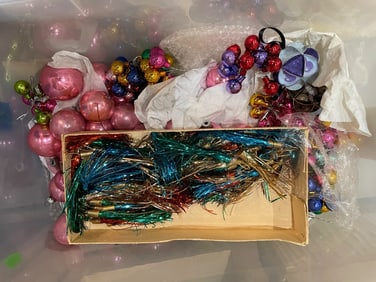 VINTAGE MID-CENTURY STYLE ORNAMENT LOT