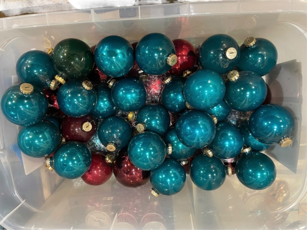 LOT OF SHINY BRITE-STYLE GLASS CHRISTMAS ORNAMENTS: LARGE LOT OF SHINY BRITE-STYLE GLASS CHRISTMAS ORNAMENTS IN TEAL AND RED SHADES. THIS COLLECTION FEATURES APPROXIMATELY 50+ CLASSIC ROUND ORNAMENTS IN A SATIN-FINISH TEAL GREEN WITH ACCENTS OF METALLI