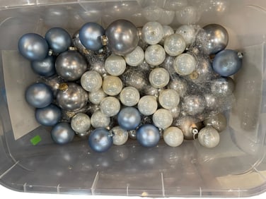 LOT OF ASSORTED CHRISTMAS HOLIDAY ORNAMENTS