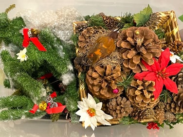 BIN OF VINTAGE ASSORTED HOLIDAY DECOR