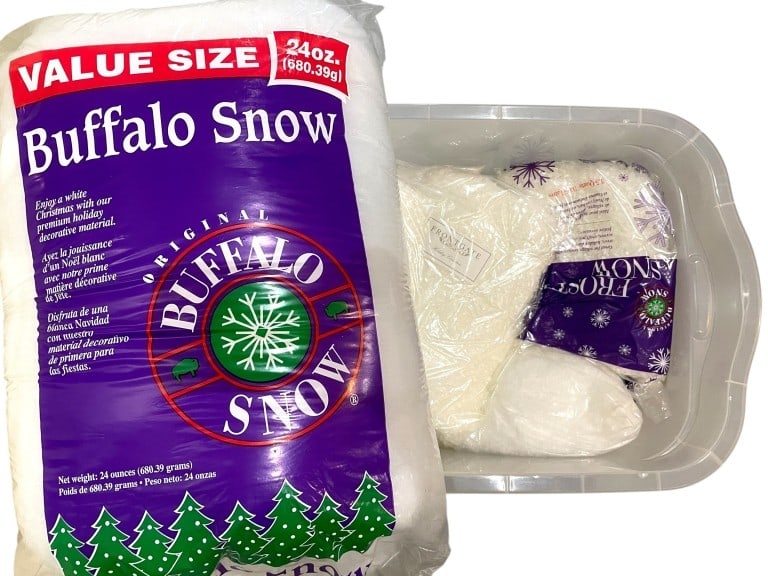 LOT OF BUFFALO SNOW & FROSTED SNOW DECOR (1 of 3)