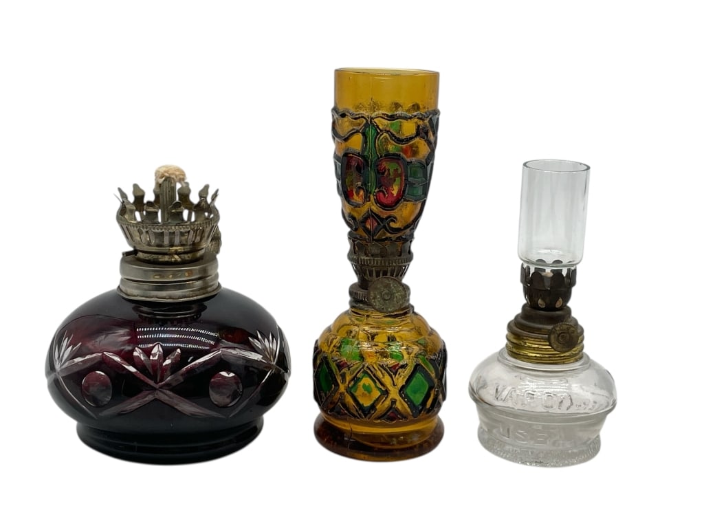 3 ANTIQUE MINIATURE OIL LAMPS 5.5": 3 ANTIQUE MINIATURE OIL LAMPS 5.5" -GOOD PRE OWNED CONDITION, LAMP ON FAR LEFT DOES NOT HAVE GLASS TOPPER -APPROX 4", 5.5" AND 4.5" -STUNNING TRIO OF ANTIQUE MINIATURE OIL LAMPS INCLUDING A DEEP RUBY