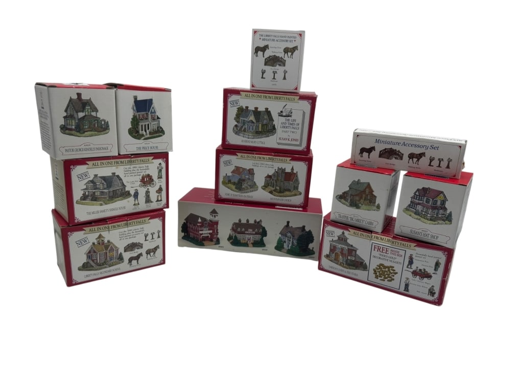 LIBERTY FALLS COLLECTIBLE VILLAGE HOUSES (1 of 4)