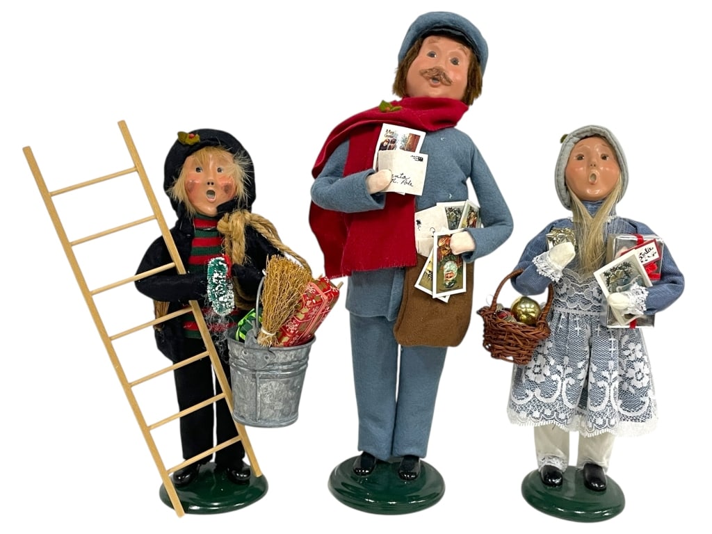 THREE BYERS' CHOICE CHRISTMAS CAROLER FIGURINES (1 of 4)
