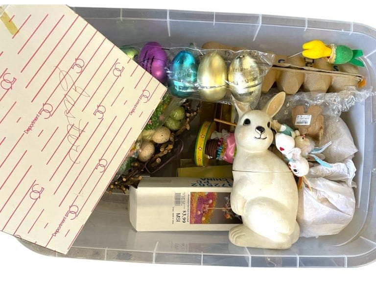 LARGE BIN OF EASTER AND SPRING DECOR (1 of 3)