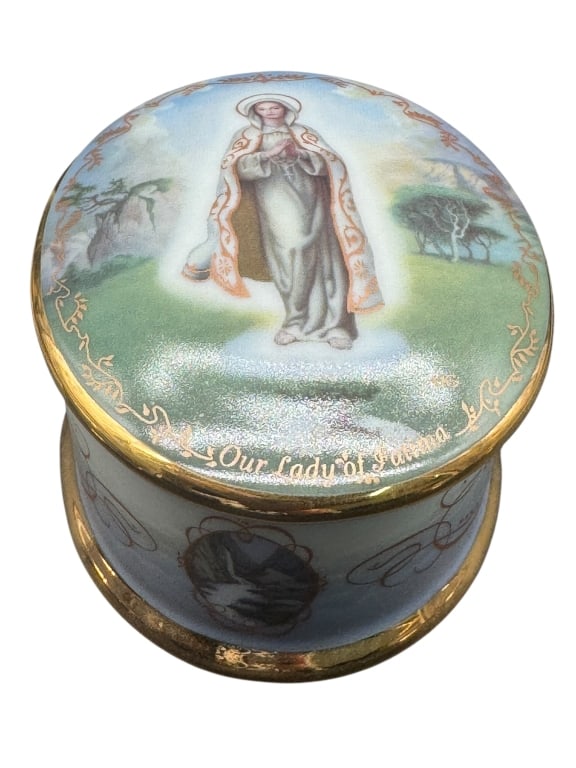 OUR LADY OF FATIMA MUSIC BOX: OUR LADY OF FATIMA MUSIC BOXARDLEIGH ELLIOTT PORCELAIN MUSIC BOX TITLED “OUR LADY OF FATIMA”, THIRD ISSUE IN THE VISIONS OF OUR LADY SERIES BY HECTOR GARRIDO. ISSUED IN 1994. FEATURES A BEAUTI