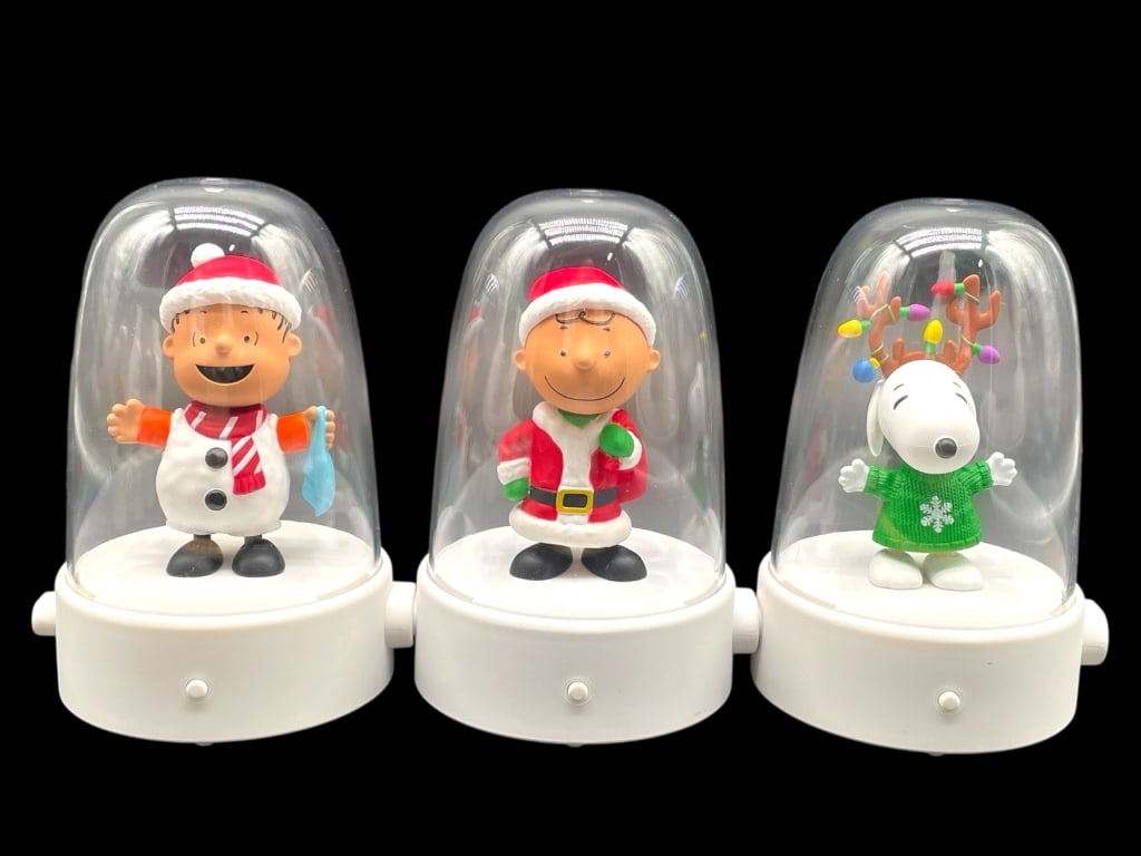 3 HALLMARK PEANUTS CHRISTMAS FIGURES IN DOMES (1 of 8)