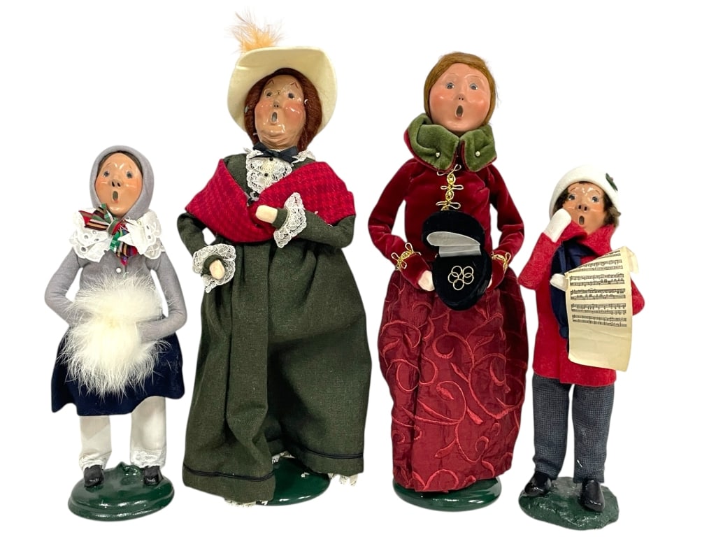 SET OF FOUR BYERS' CHOICE CAROLERS (1 of 4)