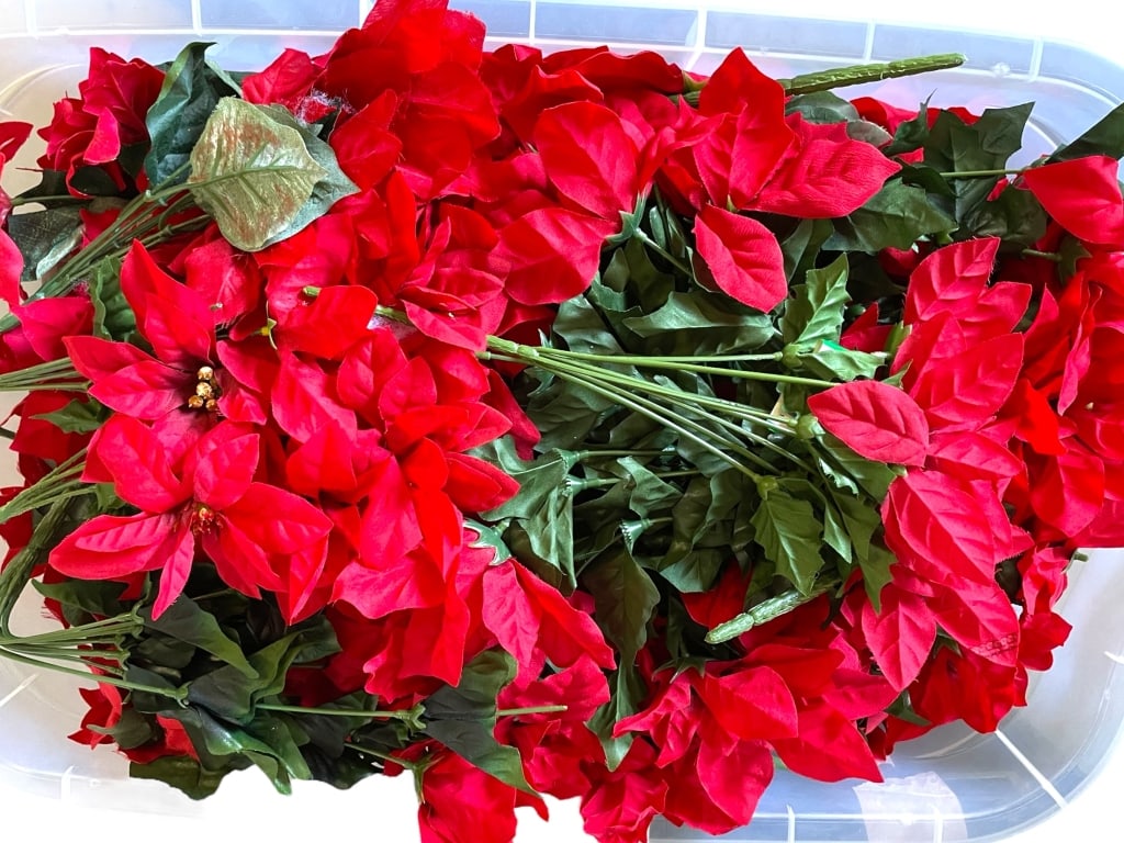 BIN OF ARTIFICIAL POINSETTIA STEMS: BIN OF ARTIFICIAL POINSETTIA STEMS_x005F -GOOD PRE OWNED CONDITION, SEE PHOTOS_x005F -FESTIVE COLLECTION OF BRIGHT RED SILK POINSETTIA STEMS WITH GREEN LEAVES, PERFECT FOR HOLIDAY DECORATING. IDEAL FO